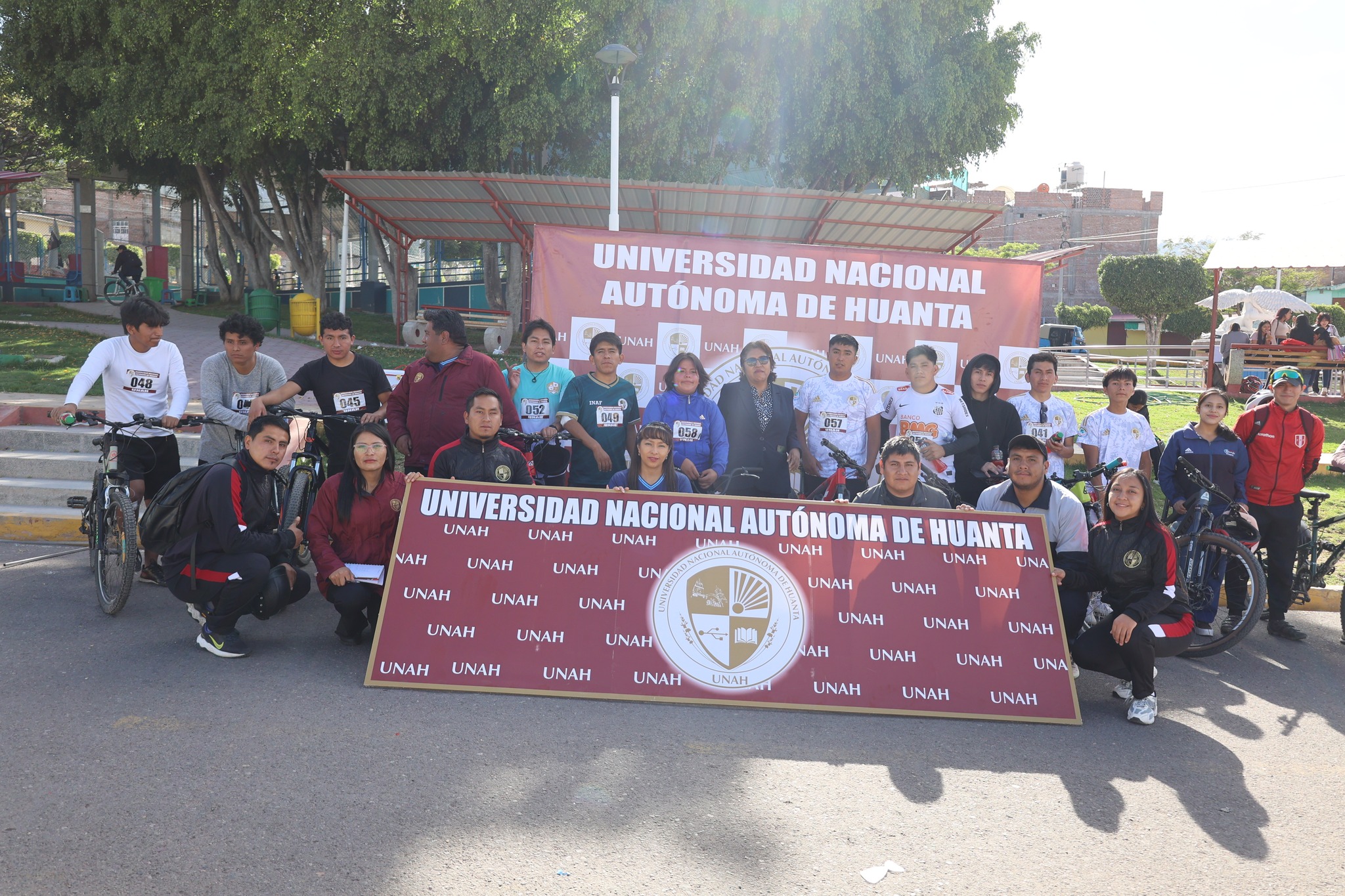 Equipo deportivo celebrando una victoria